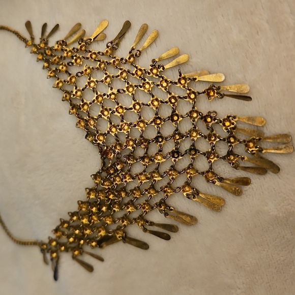 Antique Chainmaille V-Shape Fringe Bib Necklace - Picture 10 of 11